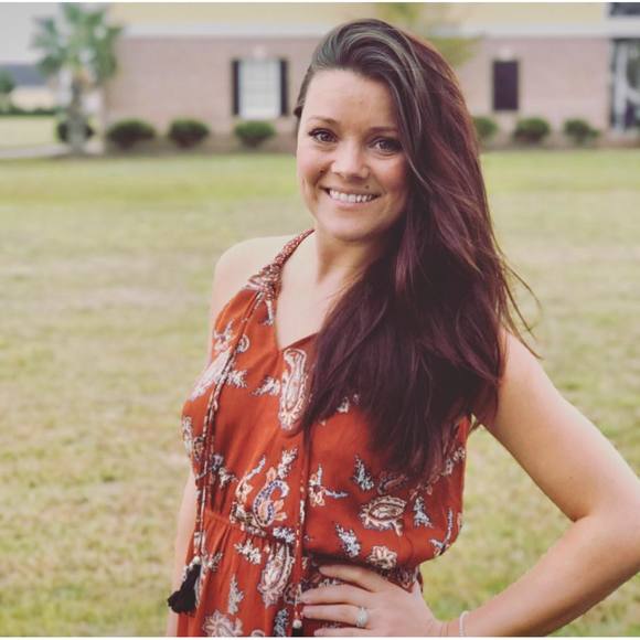 Meet your Posher, Courtney - Picture 1 of 1